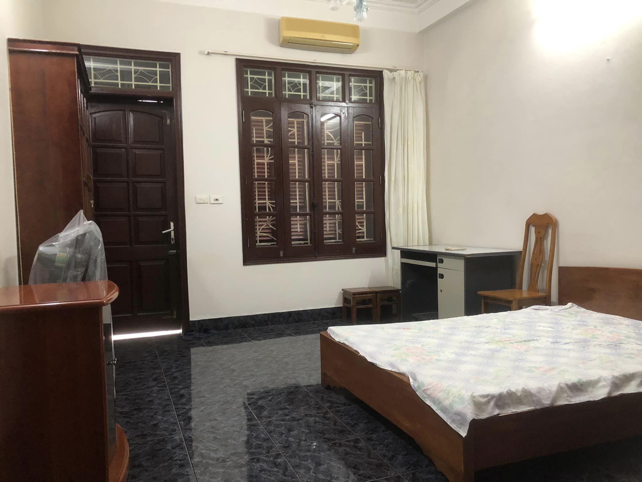 Bán Nhà Hoàng Quốc Việt 50m2x4 Tầng, Vỉa hè Ô Tô Kinh Doanh , Vị trí đẹp Giá Đầu tư chỉ 12 tỷ