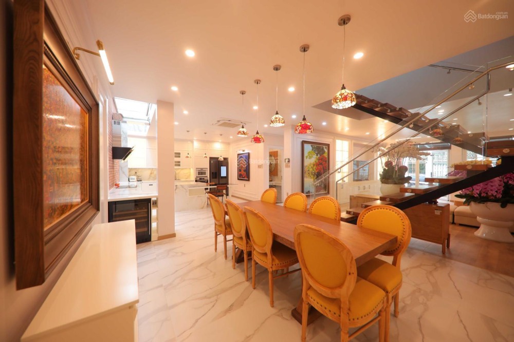 Bán biệt thự 204 Nguyễn Văn Hưởng Thảo Điền Q2 trệt 2 lầu DT 10x16 chỉ 35tỷ đường 12mét