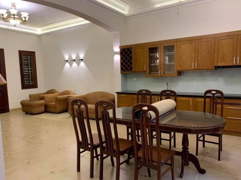 CĂN GÓC, Ô TÔ ĐỖ, CÁT LINH 86m x 5 tầng, MT 5,5m, giá 15,8 tỷ.