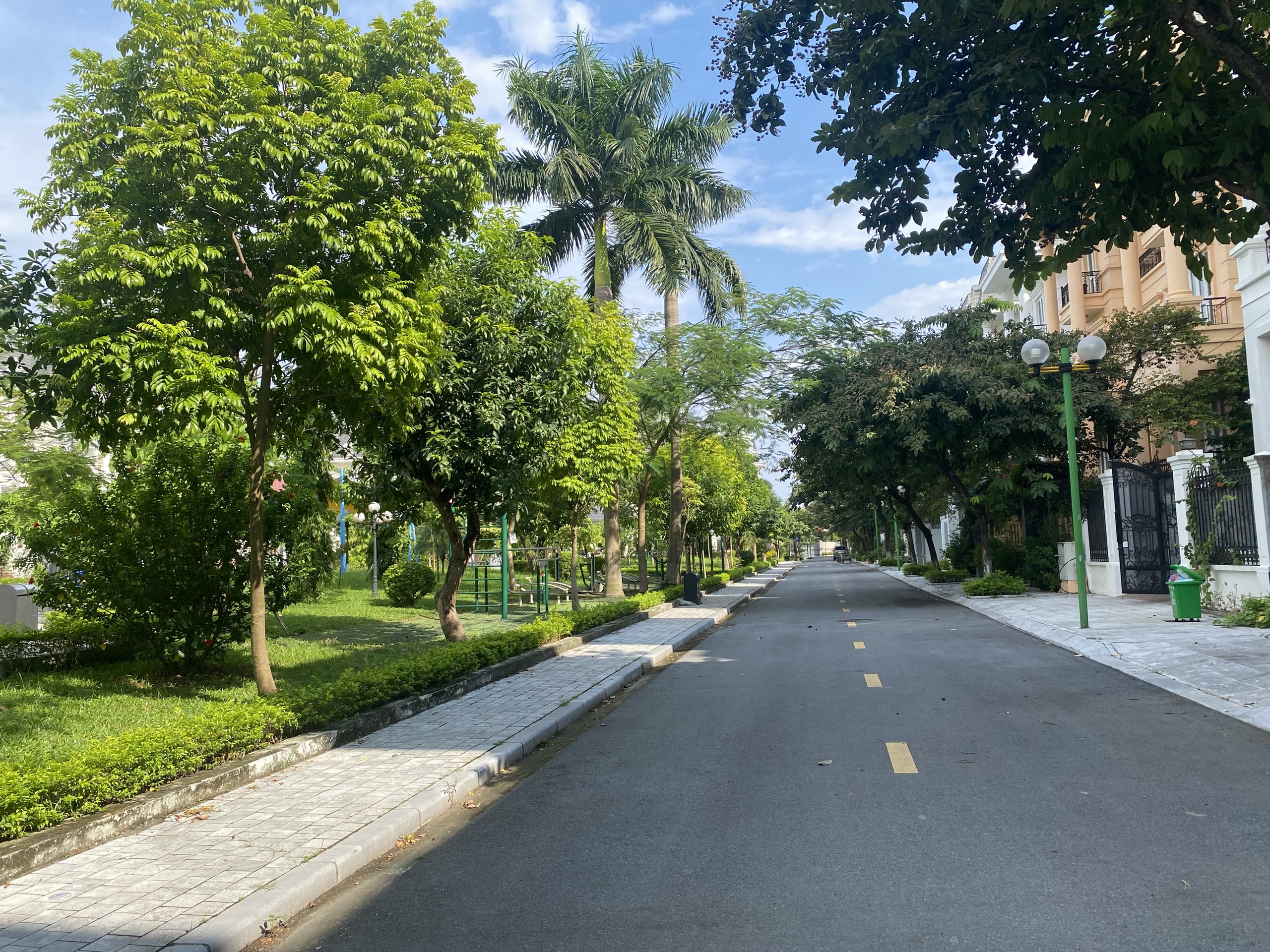 Bán căn biệt thự view vườn hoa,162m, giá 14,x tỷ