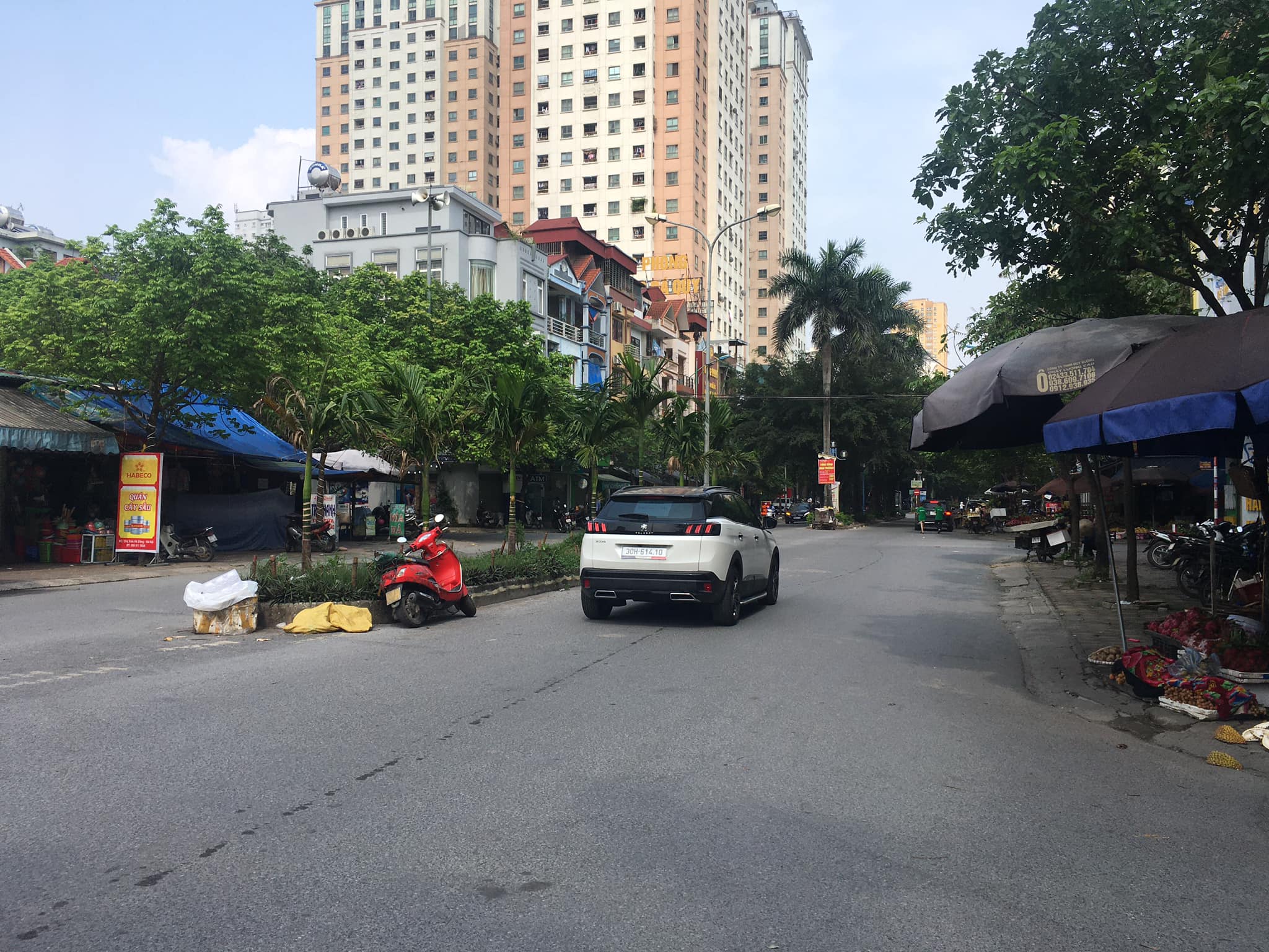 KĐT XaLa HÀ ĐÔNG TRỤC CHÍNH_PHÂN LÔ Ô TÔ TRÁNH VỈA HÈ_KINH DOANH SIÊU SẦM UẤT_GẦN CHUNG CƯ