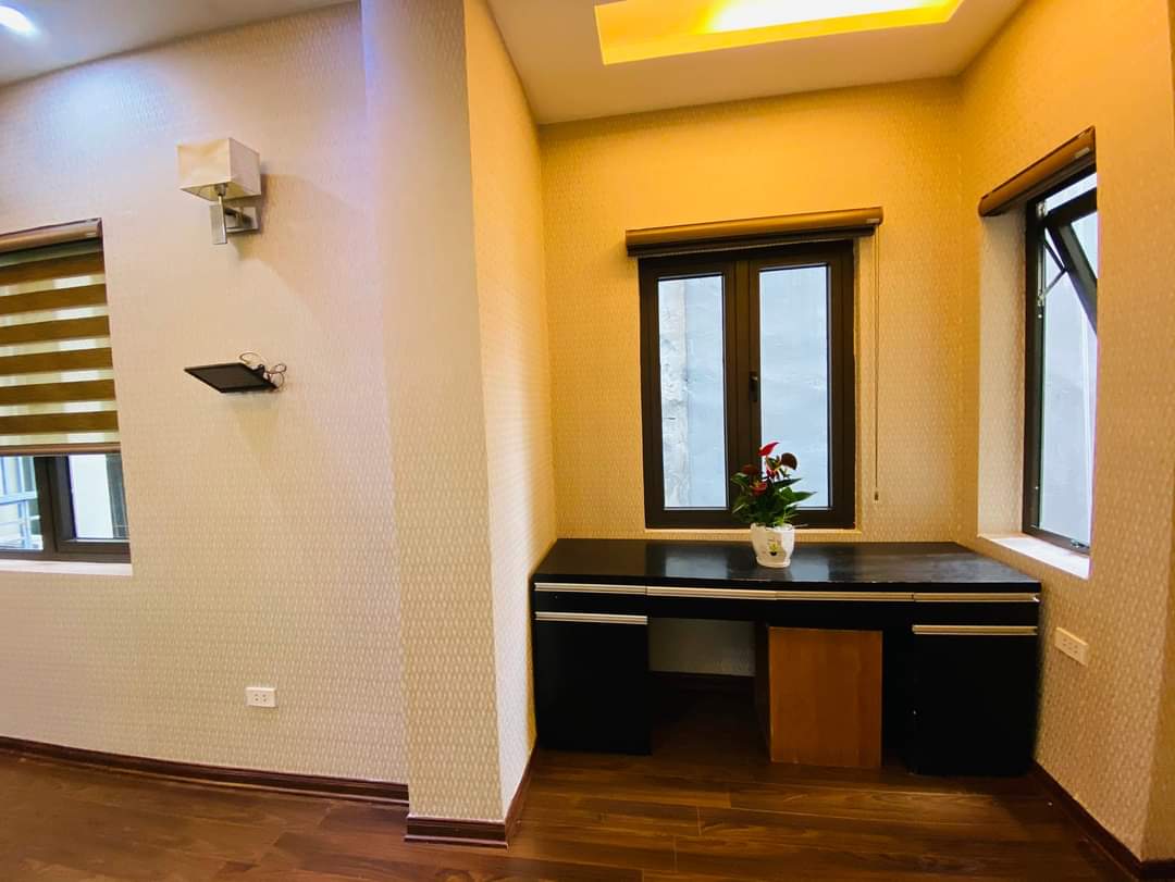 Rất Gần mặt phố Nguyễn Trường Tộ 38m x 5 tầng, MT4,3, giá 5,6 tỷ