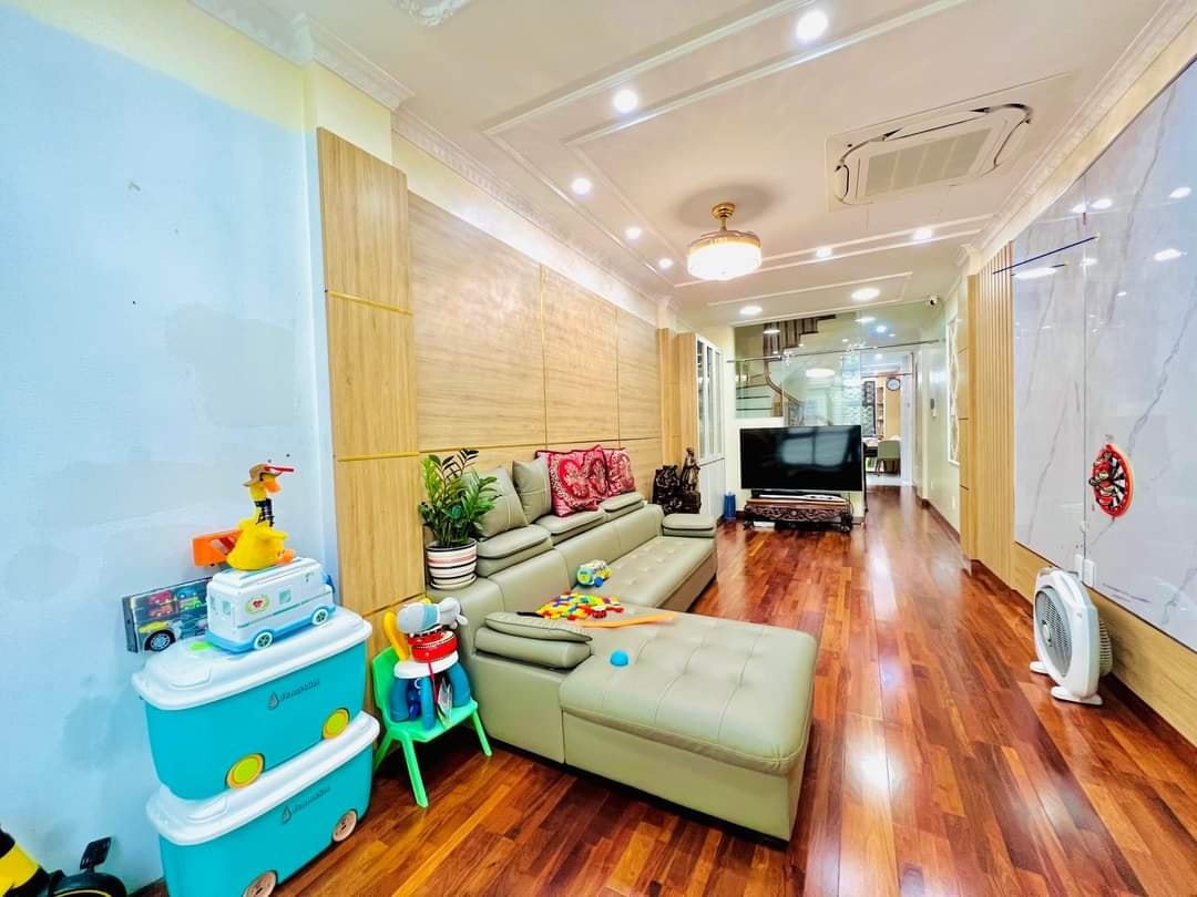 Bán nhà Xuân Thủy-Cầu Giấy-48m2-hơn 5 tỷ-40M ra ô tô-gần phố-ngõ nông-dân trí cao