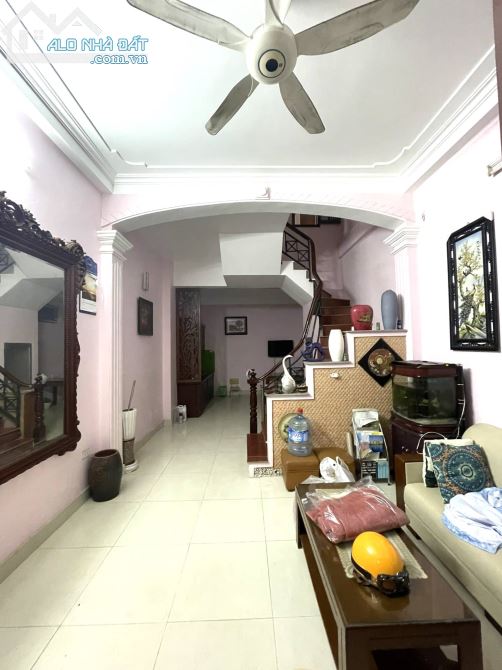 BÁN NHÀ CÓ LỘC NGỌC THUỴ-LB, NHÀ ĐẸP DÂN XÂY, GẦN Ô TÔ, NHIỀU TIỆN ÍCH, 38M2x5T