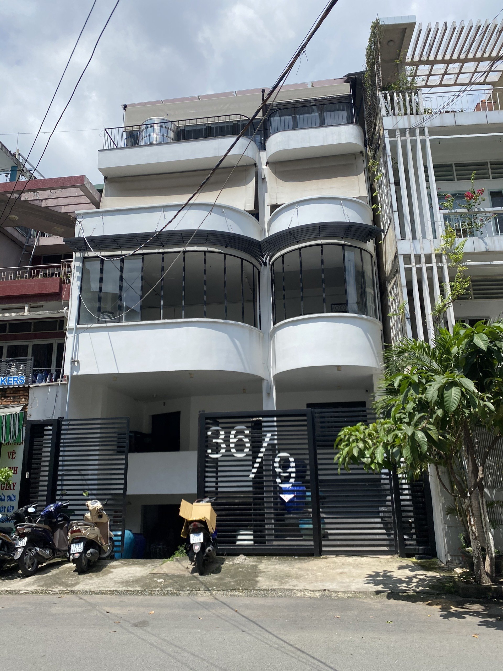 Bán nhà đường D2 Nguyễn Gia Trí 8.5x20 chỉ 38tỷ kết cấu 5 tầng có hợp đồng thuê 70triệu