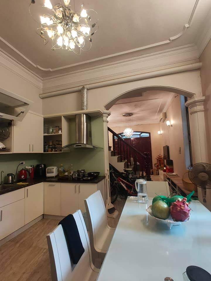 Mặt phố Hàng Bún 161 m x 3 tầng, giá 42 tỷ.