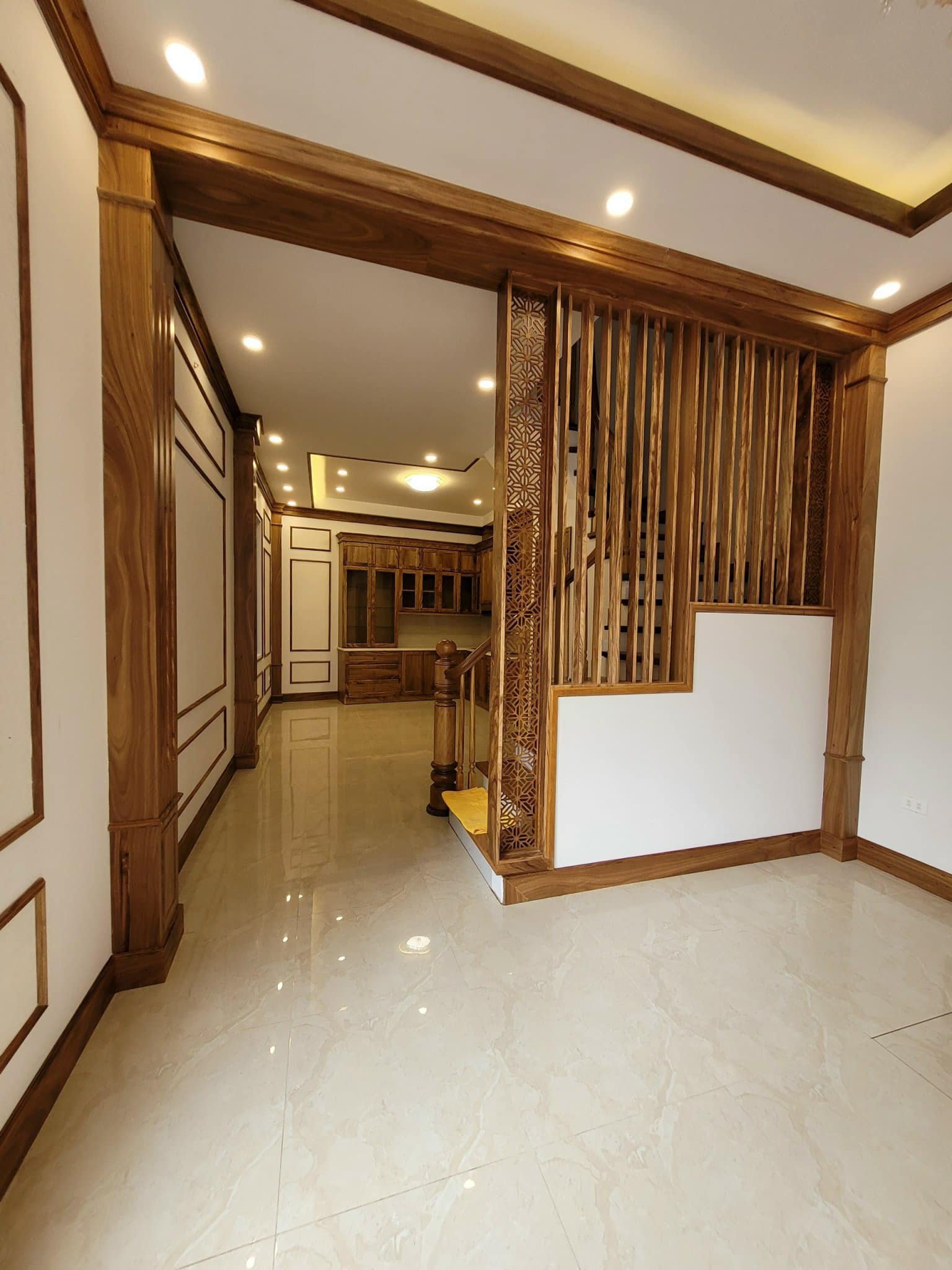 Bán nhà Xuân Đỉnh-Bắc Từ Liêm-48m2-hơn 6 tỷ-ô tô đỗ cửa-ngõ to sân rộng-nội thất sang trọng