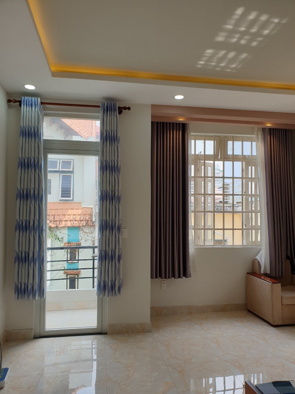Nhà bán Lạc Long Quân P8 Tân Bình,56m2, hẻm thông, giá rẻ 4,9 tỷ