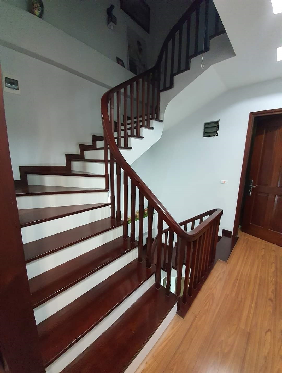 Bán Nhà Đào Tấn 65 m x 5 tầng, nhỉnh 8 tỷ. Ngõ rộng, chỉ 10m ra ô tô