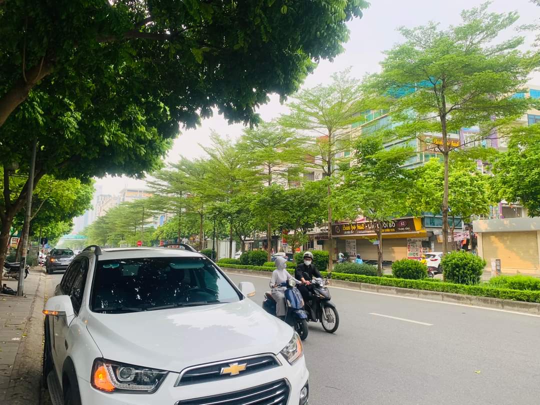 BÁN NHÀ MẶT PHỐ TRUNG KÍNH TO, CẦU GIẤY, 75m2 x MT 6m, 6T, VỊ TRÍ ĐẸP, VỈA HÈ RỘNG, 35 TỶ