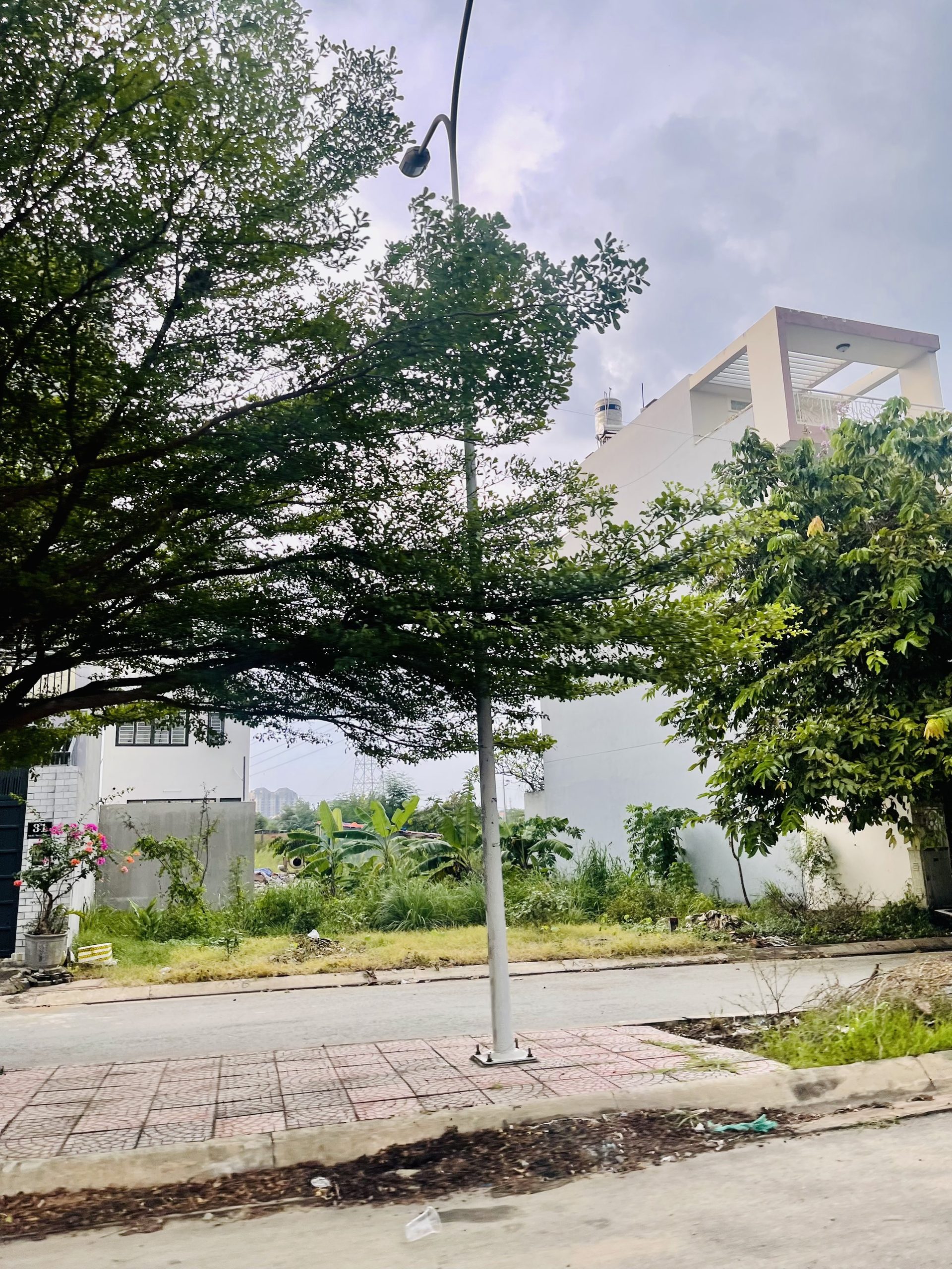 Bán gấp lô đất MT Lê Thị Riêng, Q12 gần UBND, 85m2, SHR thổ cư 100% XDTD, Giá 2.5 Tỷ