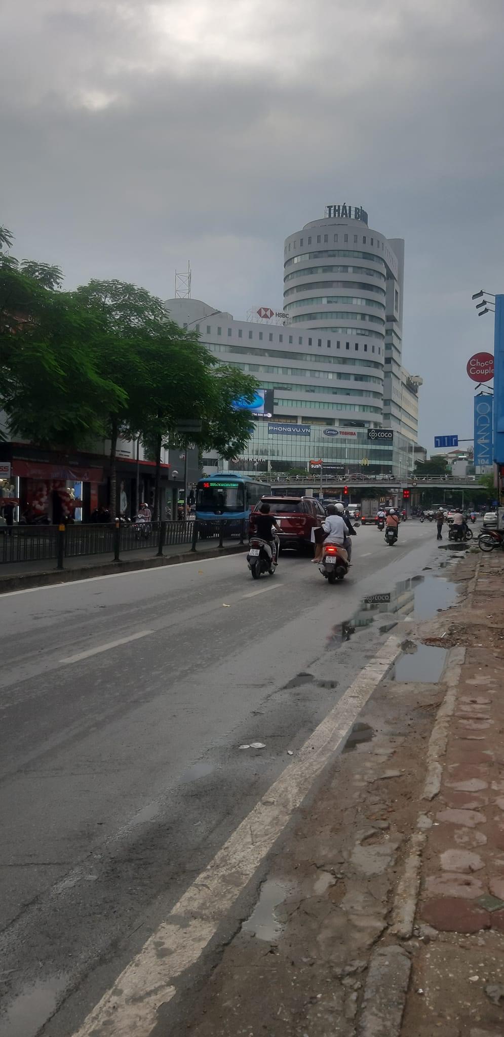 Bán Nhà Cũ Mặt Phố Chùa Bộc - Thái Hà. 27m, MT 6.81m. Cực Đẹp Cho Nhà Mặt Phố