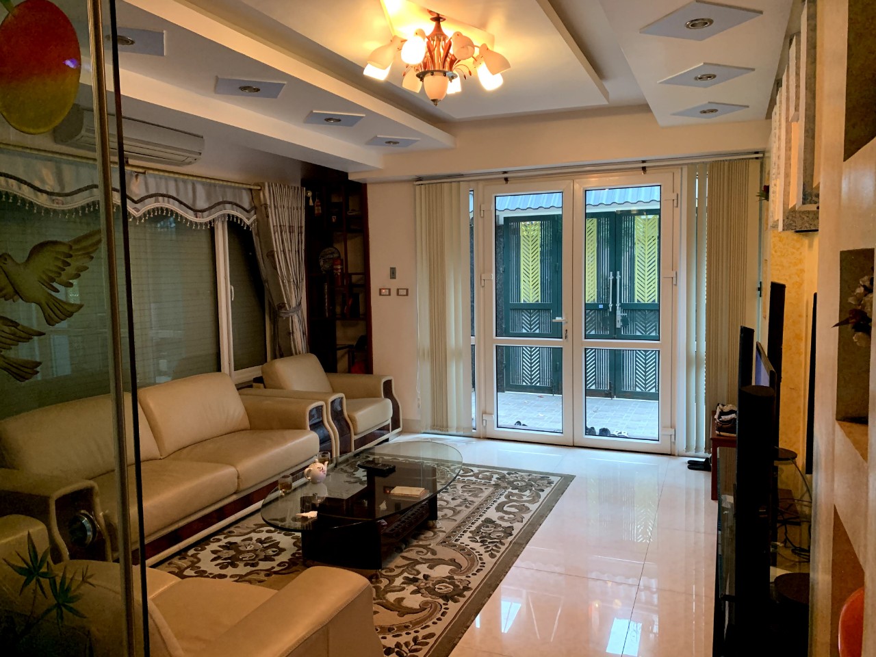 Cho thuê biệt thự sang trọng hiện đại KĐT TP Giao Lưu. DT 200m x 4t, mt 12m. Giá 55tr/th.