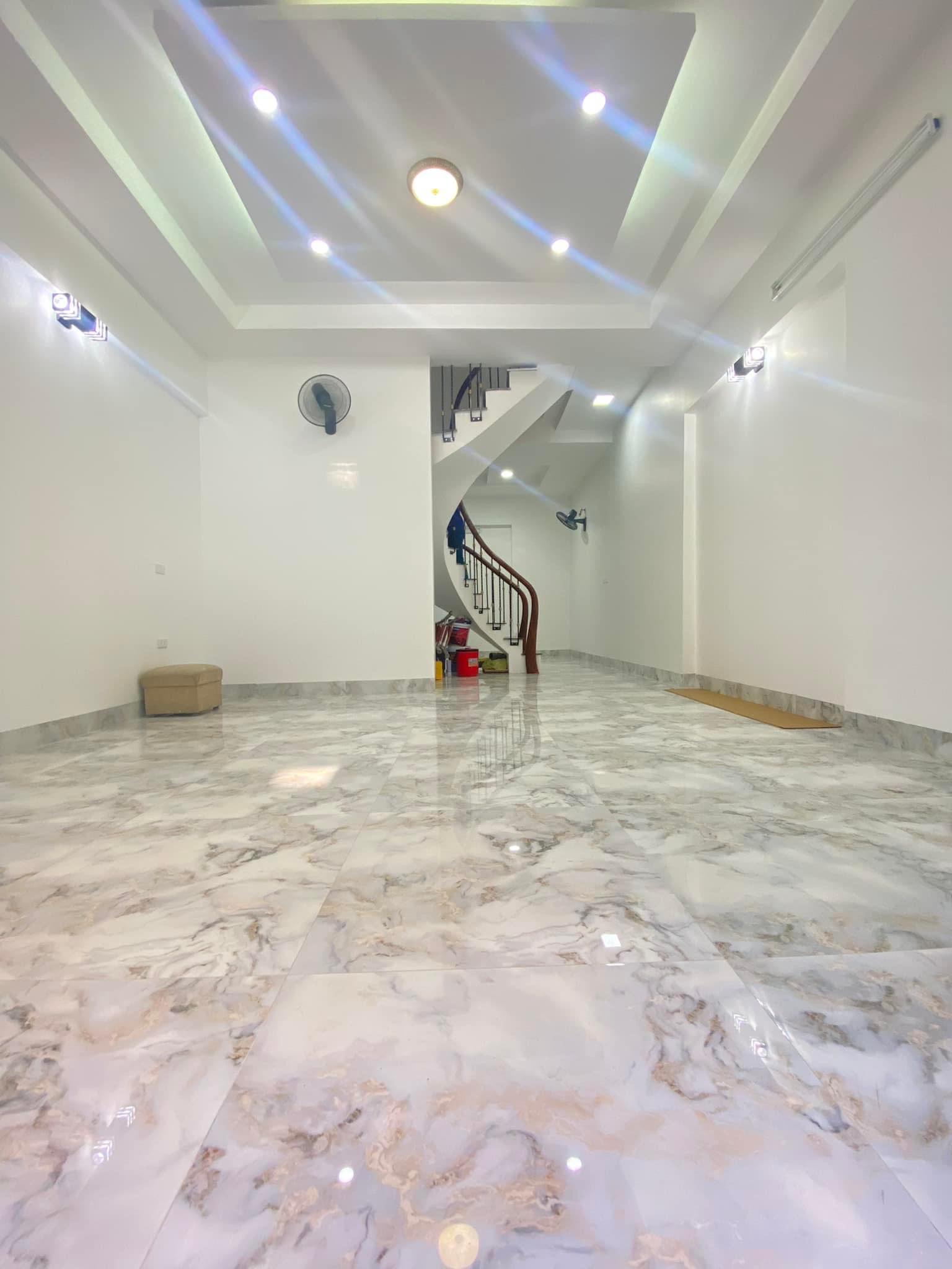 BÁN NHÀ TÔN ĐỨC THẮNG - NGÕ RỘNG - MỚI ĐẸP Ở LUÔN