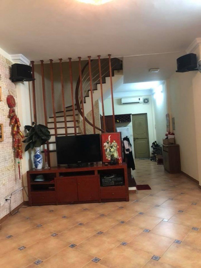 Cho thuê nhà riêng phố Hoàng Cầu , DT 40m x 4 tầng , giá 13tr/tháng