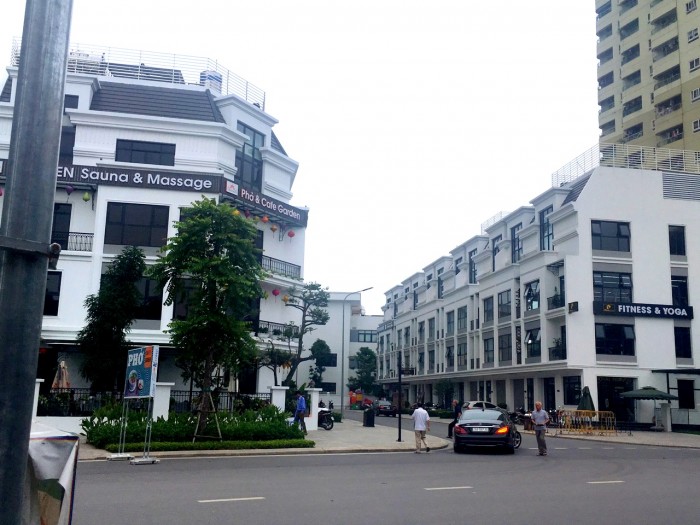 Gia đình cần bán liền kề biệt thự tại Vinhomes Gardenia Hàm Nghi 100m2 xây 5T giá chào 35 tỷ thương lượng.