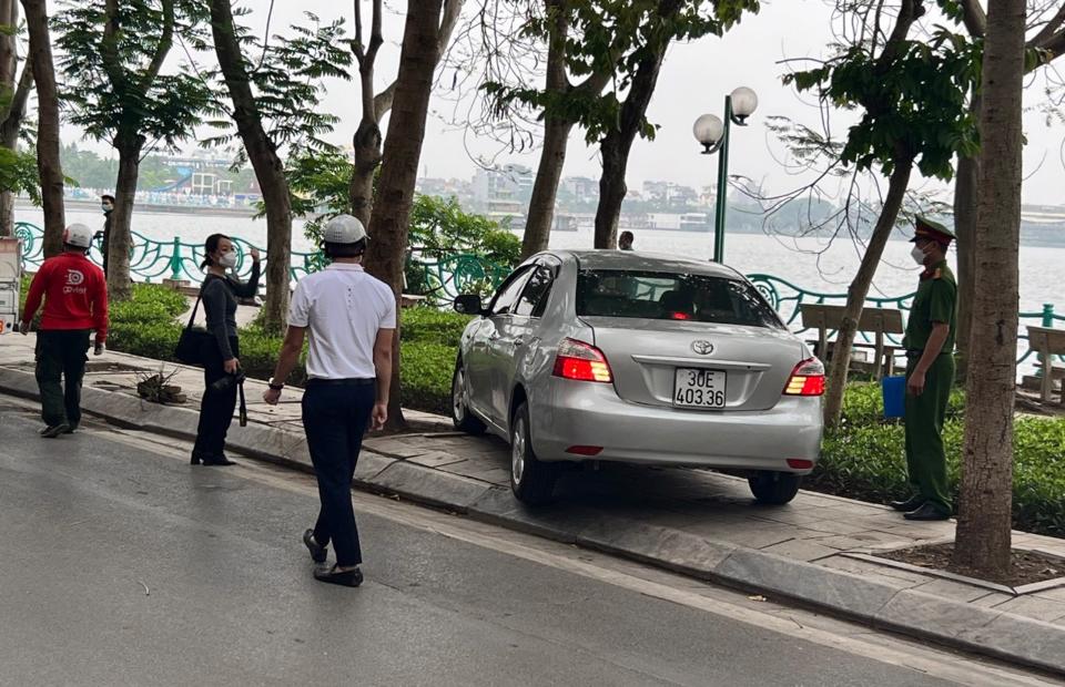 Bán nhà Lạc Long Quân , Đi Bộ ra Hồ Tây, Sát TTTM Lotte, 45m2, 5 tầng, nhỉnh 4 tỷ