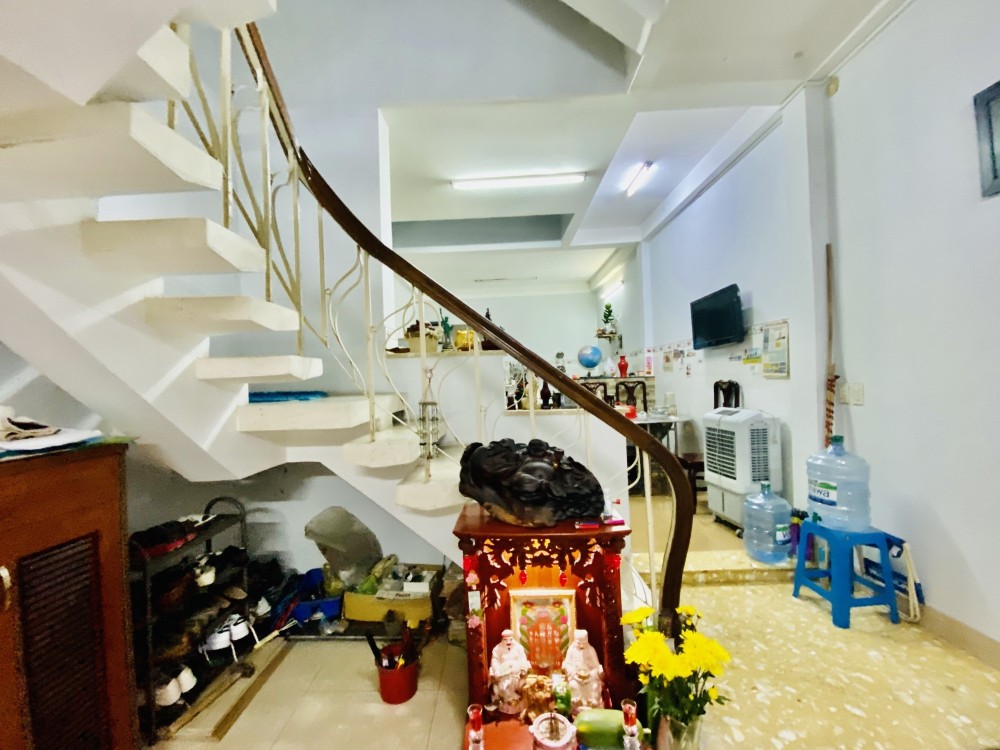 Bán nhà 4 tầng Mặt tiền đường Khu Bàu Cát, Quận Tân Bình 72m2, giá giảm sâu.