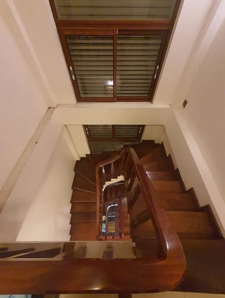 Căn Góc, Ô Tô 20m, Đào Tấn 78 x 4 tầng, MT 5.5m, giá 8.4 tỷ