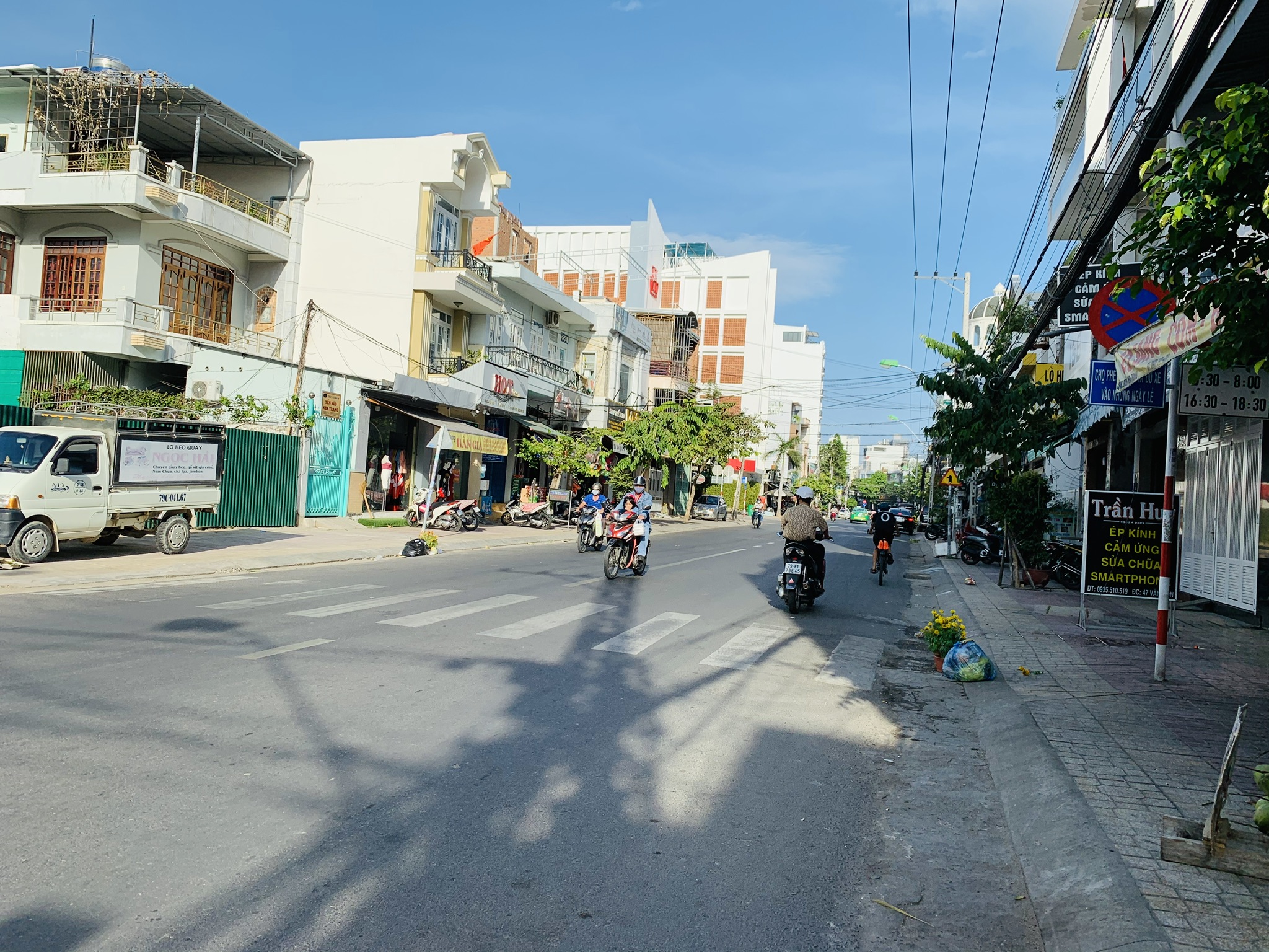 Bán nhà mặt tiền đường Vân Đồn giá siêu tốt chỉ 110tr/m2, giá tốt nhất thị trường