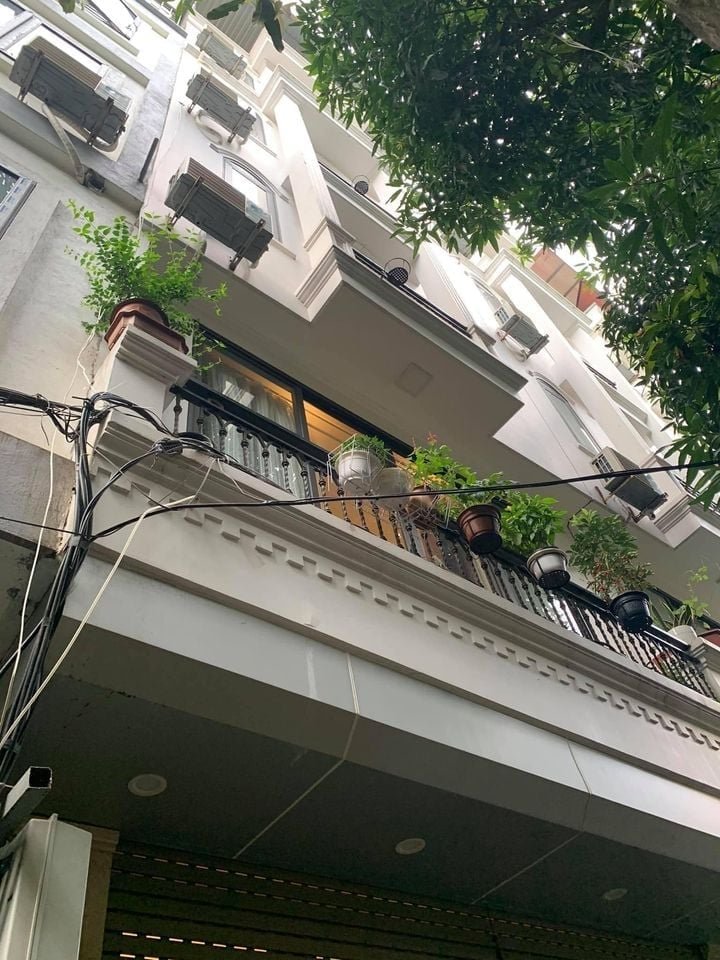 Bán gấp nhà Lạc Long Quân – Trịnh Công Sơn – Nhật Chiêu - LOTTE , 50m2 X 5 tầng , giá 4,95 tỷ