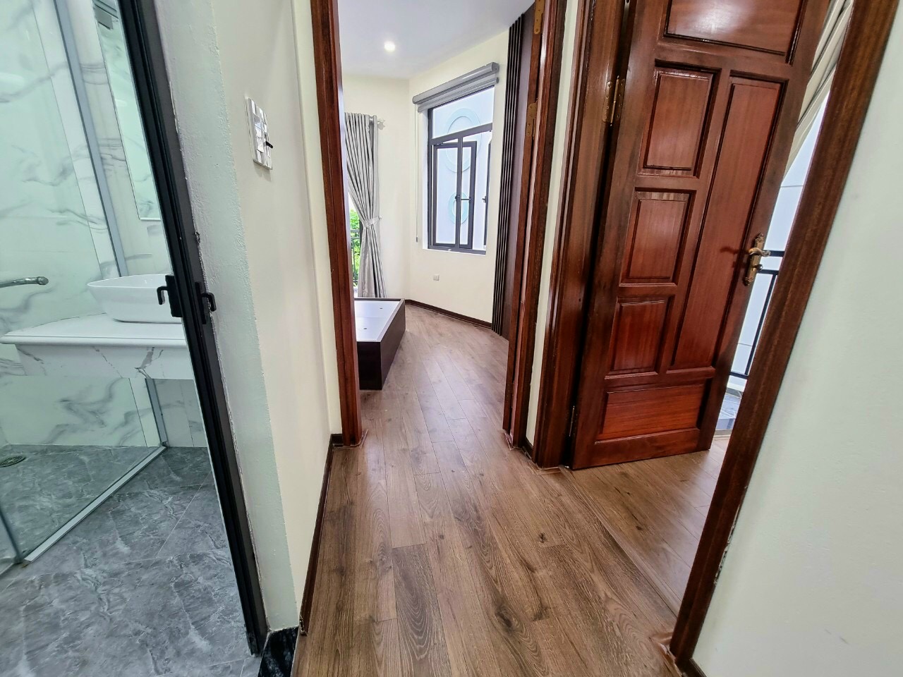 Cần bán nhà dân xây nhà xây mới 5 tầng Phố Ái mộ Bồ Đề long biên hà nội