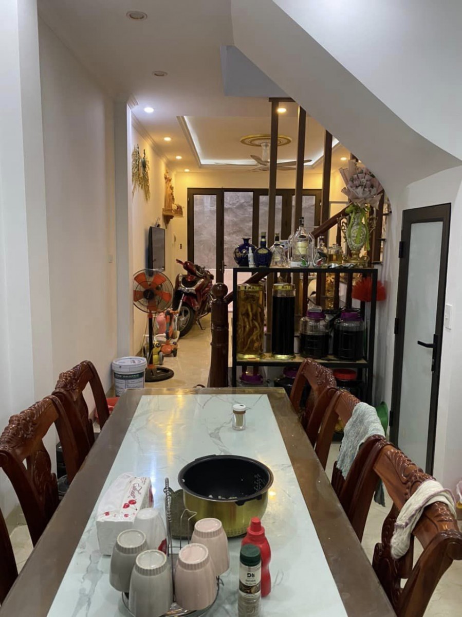 Hơn 3 tỷ - Nhà đẹp Giải Phóng- 38m2- 4 tầng- 4 ngủ- 40m ra phố - ở ngay