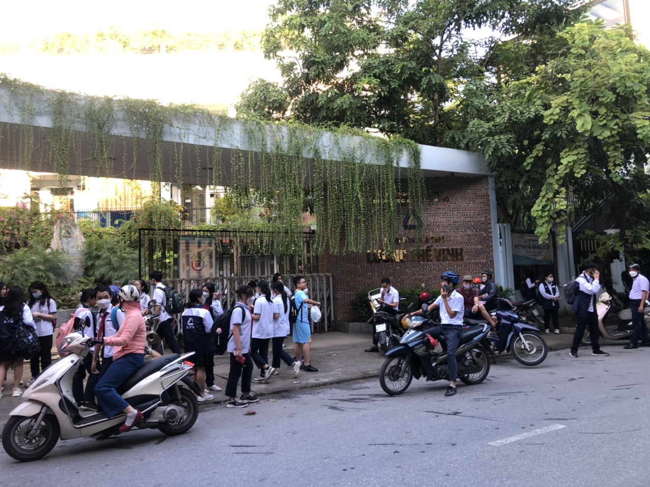 Cần tiền bán gấp liền kề Tổng Cục V Tân Triều Thanh Trì, DT 100m2, 4 tầng, thang máy, gara ô tô, 13.3 tỷ!