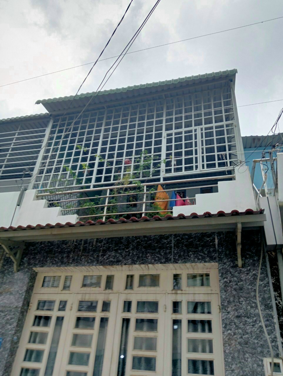 NHÀ 1 TRỆT 1 LẦU 2 PHÒNG NGỦ HẺM THÔNG BUÔN BÁN NHỎ OK