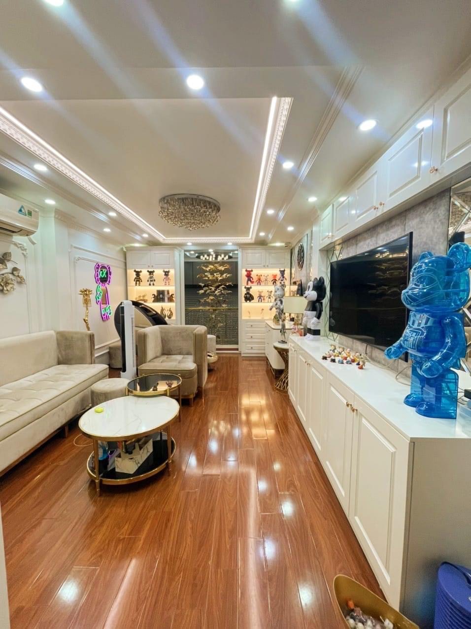 Nhà siêu phẩm ô tô tránh - Thang máy - Nội thất hiện đại