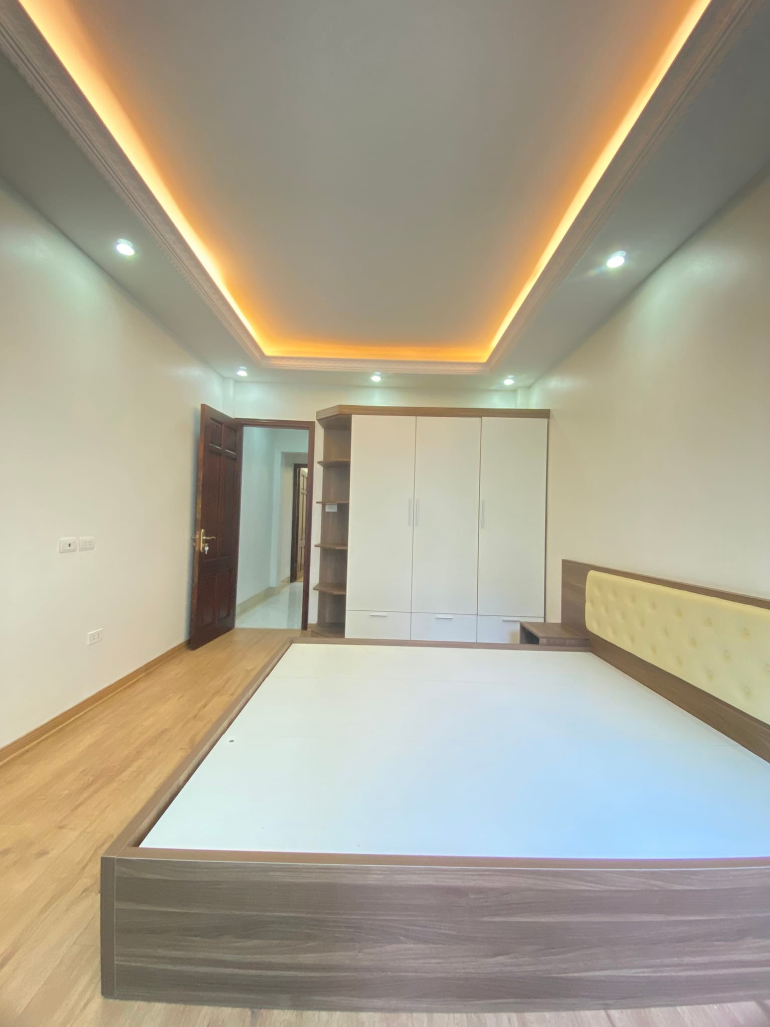 TÔI CHÍNH CHỦ CẦN BÁN GẤP NHÀ TRUNG TÂM THANH XUÂN 56M 4 NGỦ 1KHACH 1 THỜ NHÀ MỚI ĐẸP, KIM GIANG