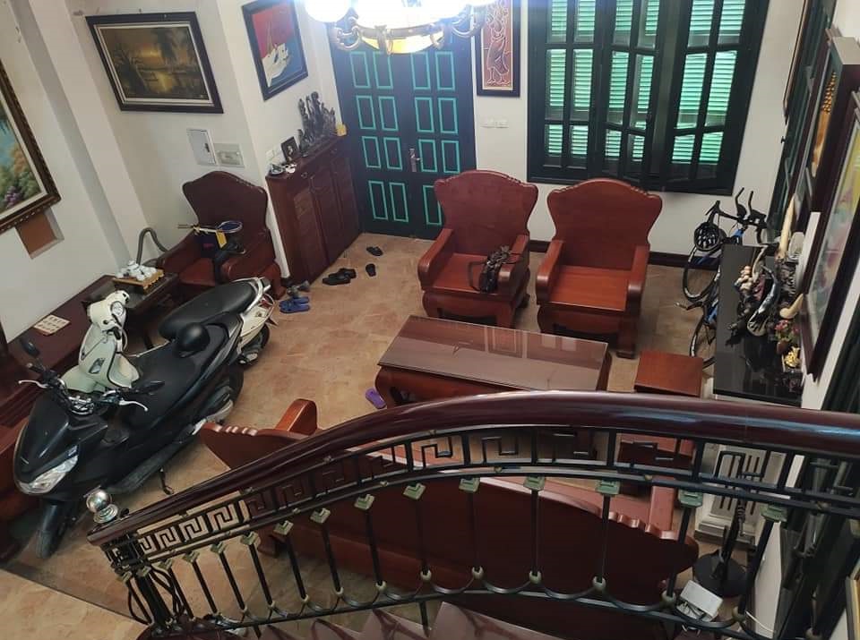 Nhà đẹp LÔ GÓC- Ngọc Khánh 102m x 4 tầng, MT 12 m, giá 18.3 tỷ