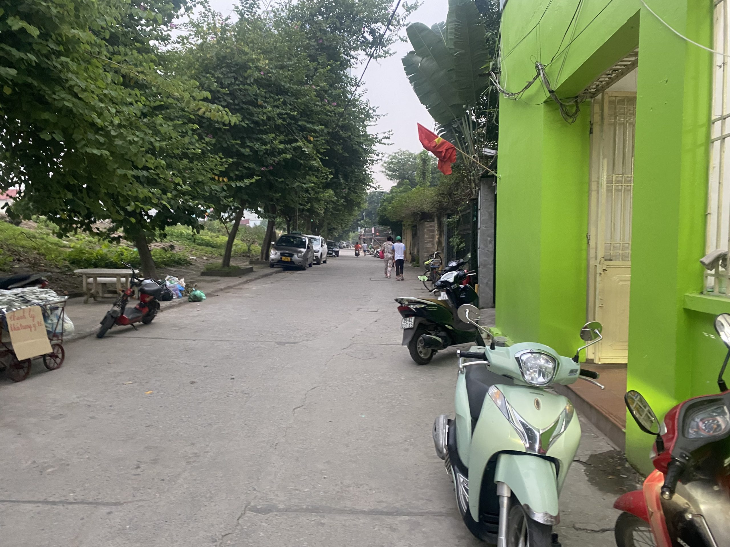 Bán nhà Ngọc Thụy Long Biên - 50m2 x 3 tầng - gara ô tô - cách 1 nhà ra phố - Trước nhà thông thoáng đỗ 10 ô tô - Giá