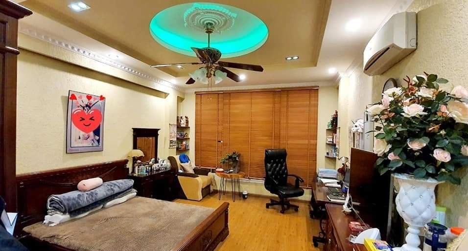 Mặt Phố đoạn đẹp nhất Âu Cơ 115 m x 5 tầng, MT6, giá 18 tỷ.