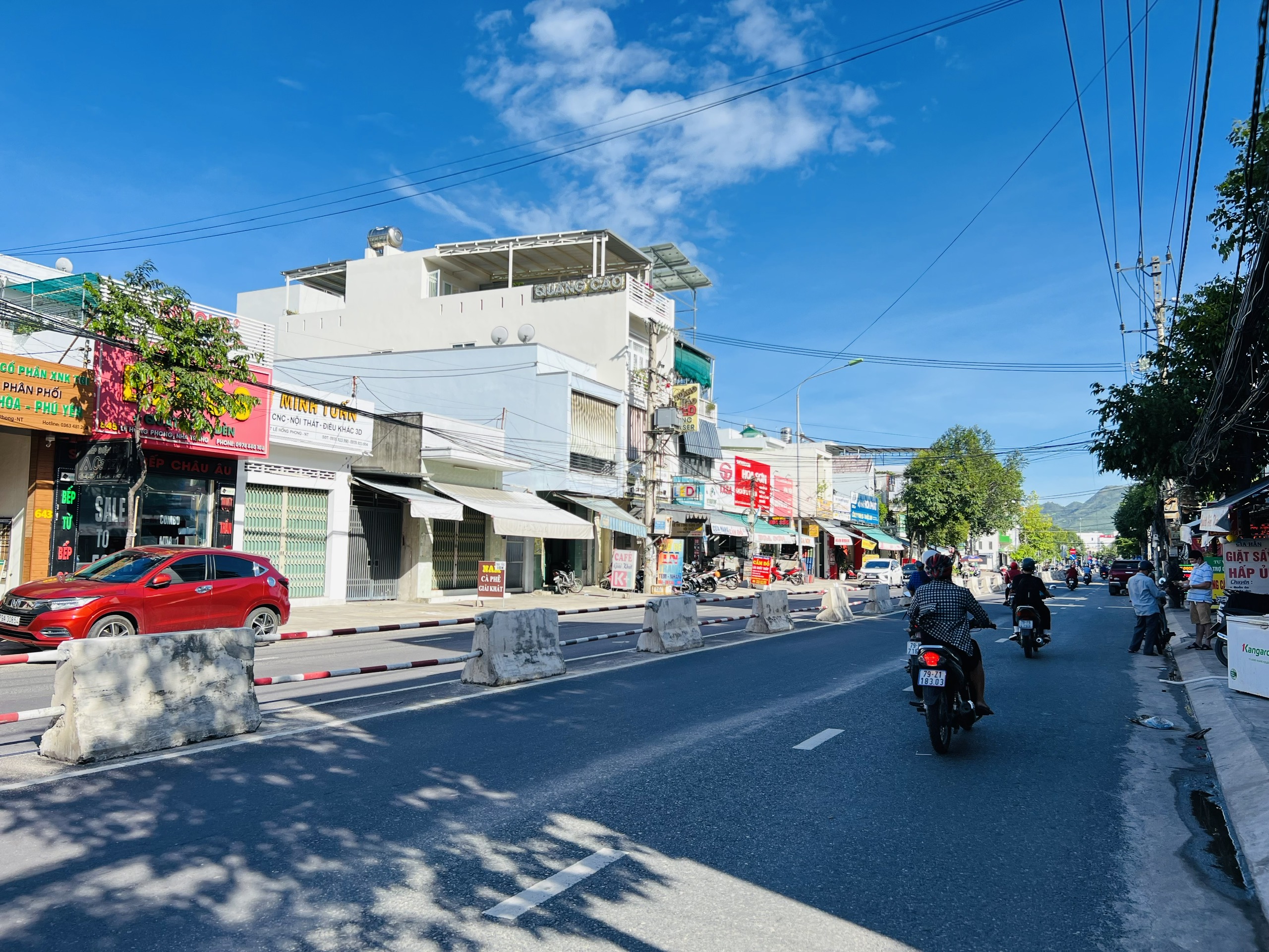 NHÀ MẶT TIỀN ĐƯỜNG LÊ HỒNG PHONG