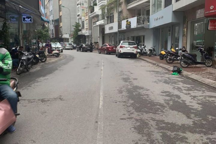 Bán nhà ngõ 9 Hoàng Cầu kinh doanh sầm uất 4 Ban-nha-ngo-9-Hoang-Cau-kinh-doanh-sam-uat