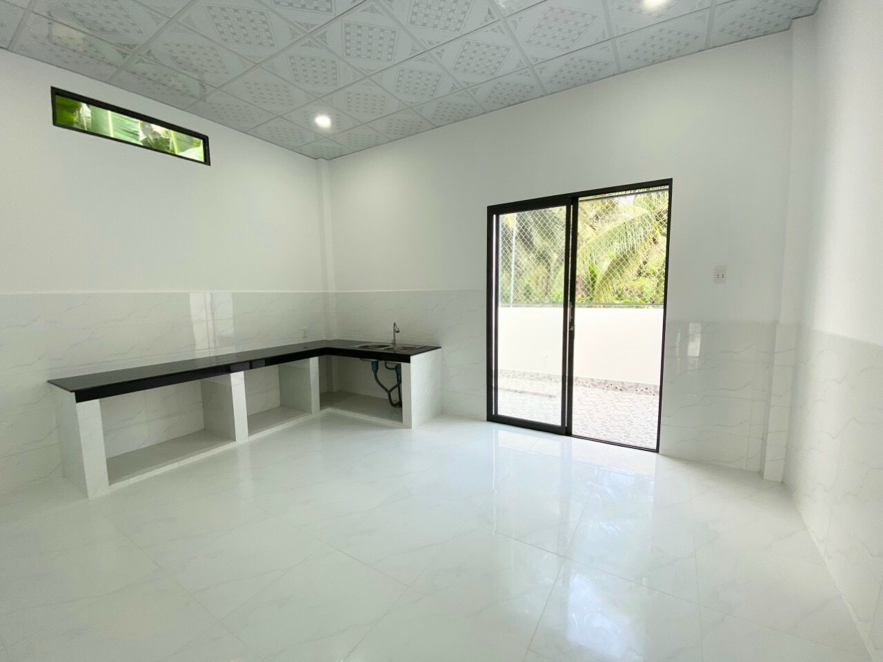 Bán nhà phố Bến Tre, xã Phú Nhuận cách 887 300m