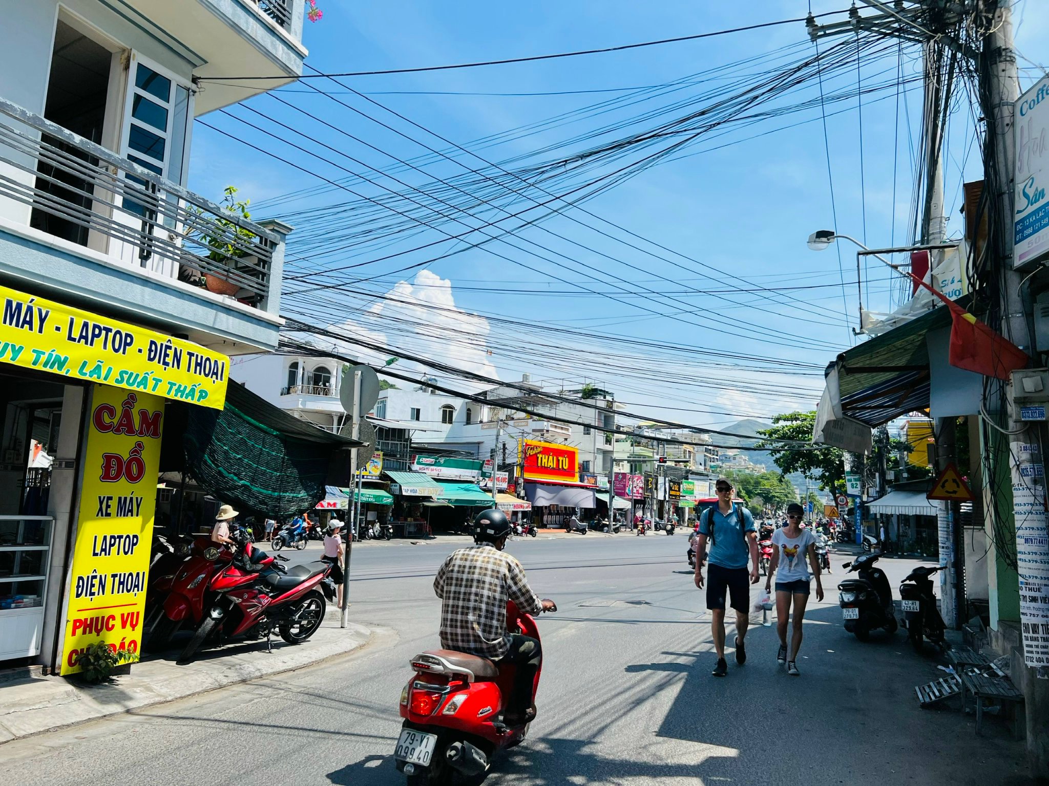 NHÀ 2 MẶT TIỀN ĐƯỜNG LẠC THIỆN , NGÃ TƯ NGUYỄN ĐÌNH CHIỂU