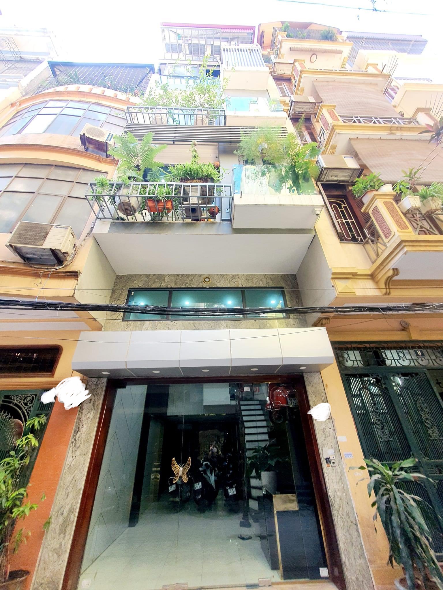 Bán nhà phố Nguyễn Chí Thanh,quận Đống Đa,phân lô,ô tô tránh