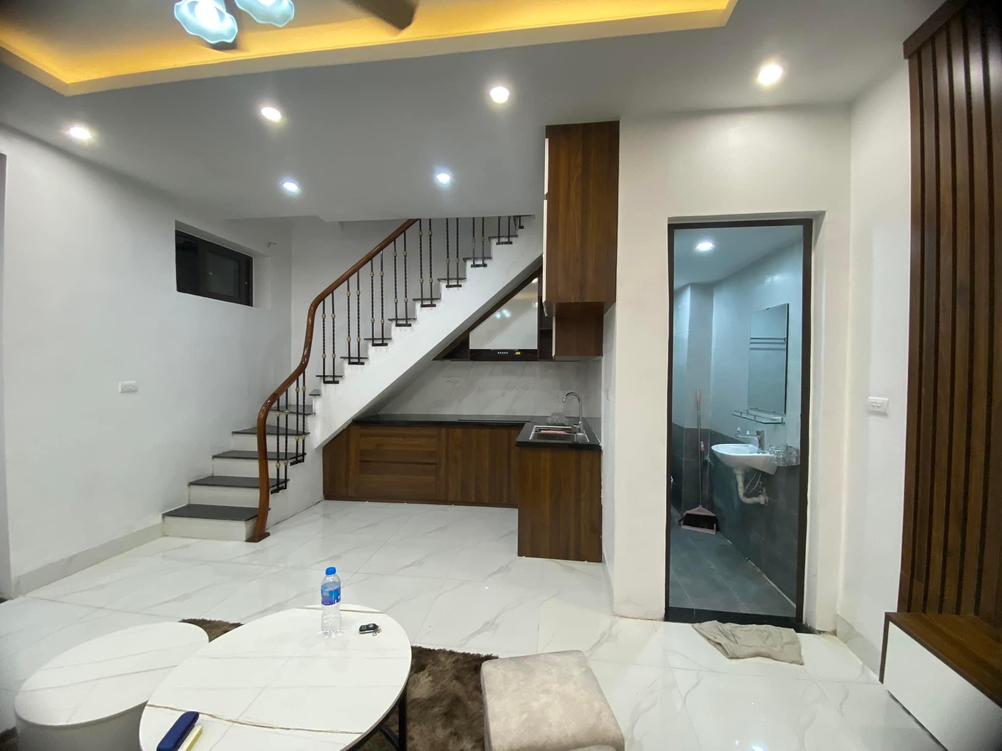 NHỈNH 3 tỷ- NHÀ ĐẸP Ở LUÔN - Bán nhà Trường Chinh, Đống Đa. 28m, mặt tiền 5.6m