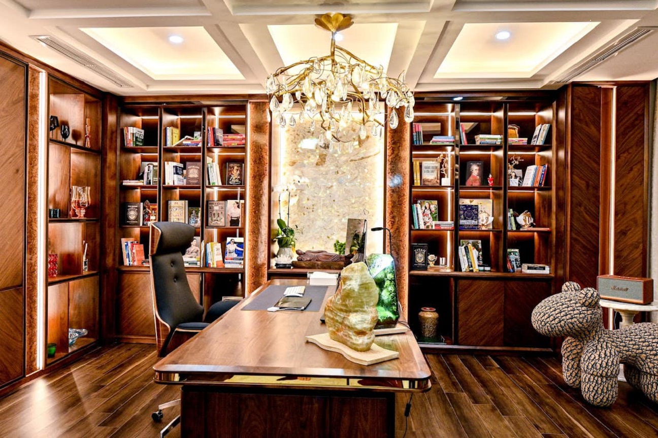 BÁN BIỆT THỰ NHÀ VƯỜN - QUẬN CẦU GIẤY - 220M2 - 4.5TẦNG - FULL NỘI THẤT NHẬP KHẨU ~TRIỆU$.