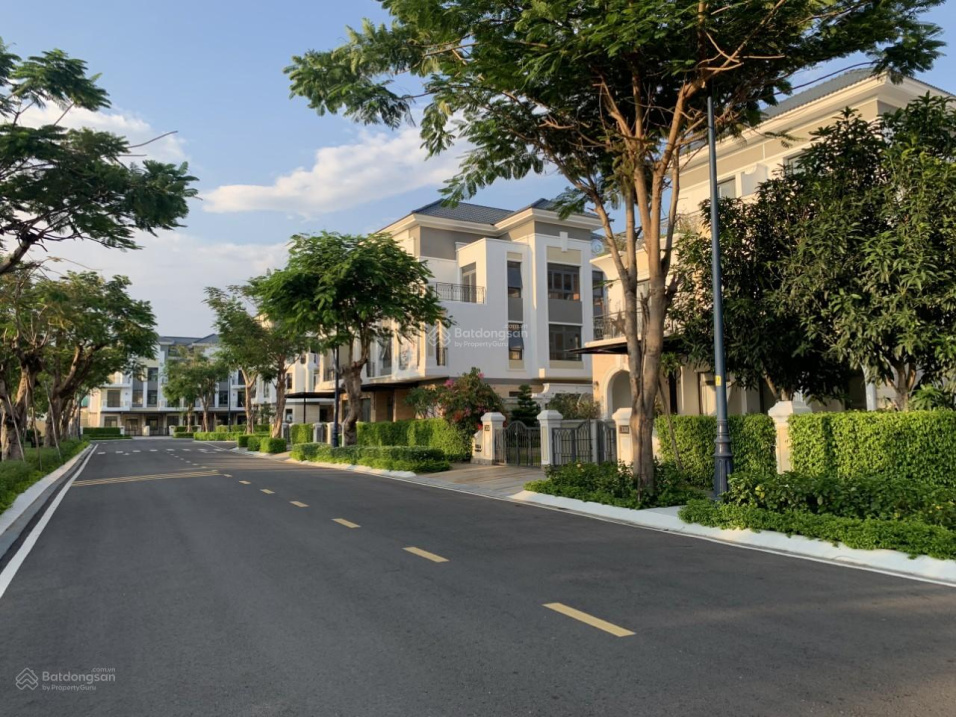 Bán Biệt Thự Song Lập - Khu Vực Bảo vệ 24/7 - Biệt Lập Yên Tĩnh Diện Tích Trên 250m2