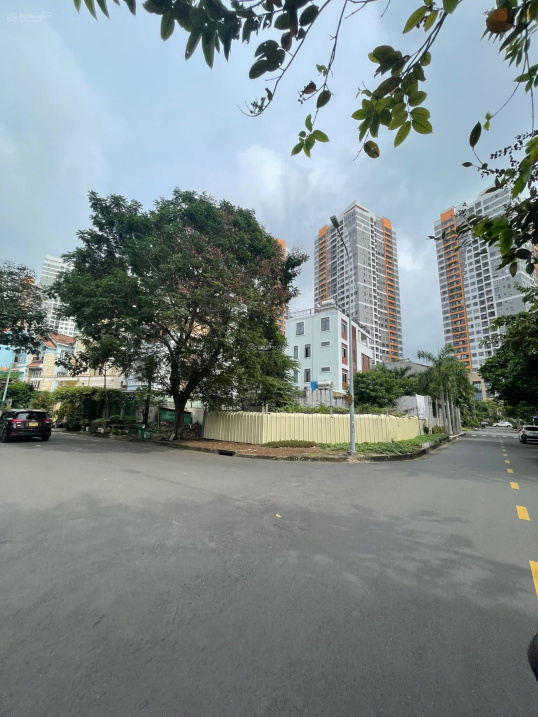 Bán đất Q7 giá tốt nhất thị trường, 100m2, đường Nguyễn Lương Bằng, sổ sẵn sang tên ngay