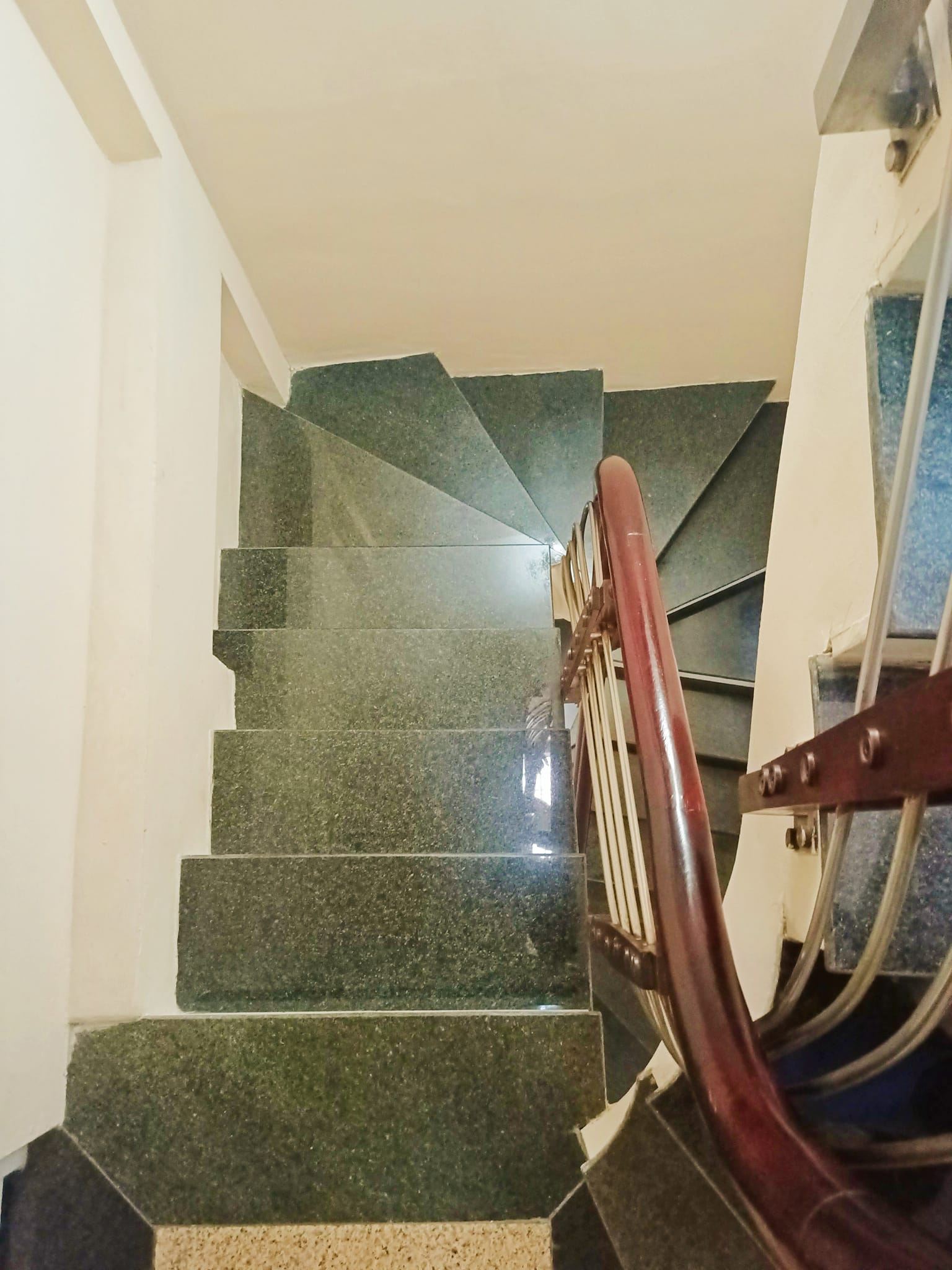 Bán nhà Hàn Thuyên quận Hai Bà Trưng lô góc 35m 5T 7 tỷ nhà đẹp kd đỉnh cách MP 10m