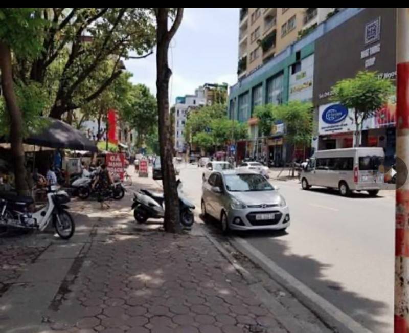 Bán nhà mặt phố Ngọc Khánh, vỉa hè rộng, Kinh doanh DT 35M MT 4,5M 3T