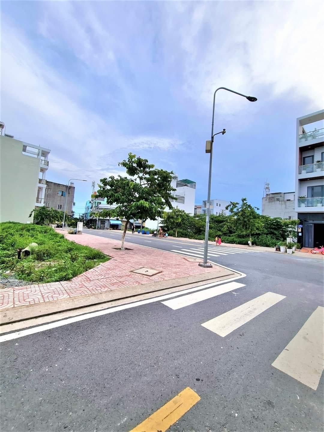 Siêu phẩm bán gấp đất thổ cư 100%, xây tự do, MT Lê Văn Lương, KDC Phước Kiển, 100m2, Giá 2.6 Tỷ