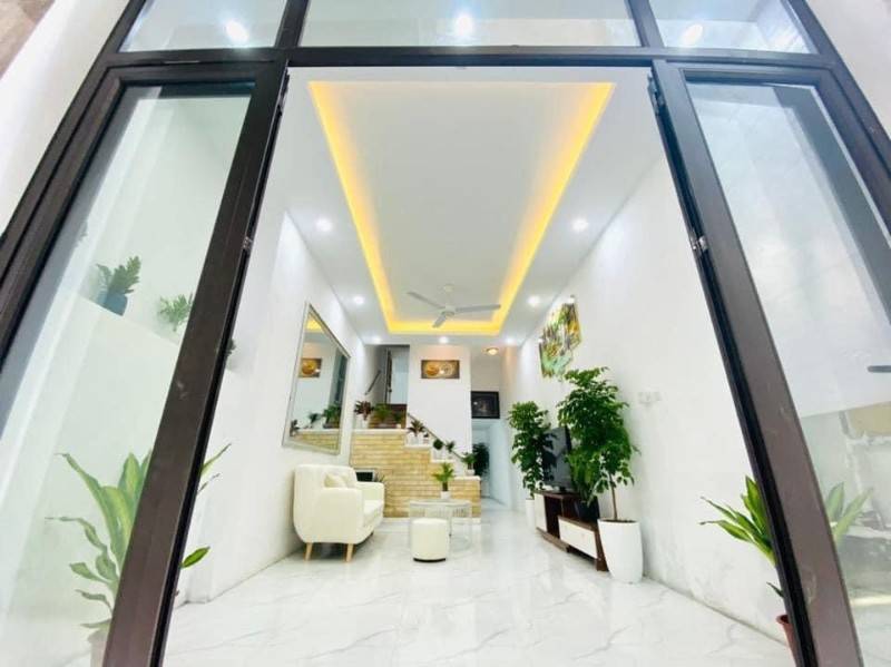 Chỉ 5.5 Tỷ xách VaLi về ở ngay nhà đẹp Lạc Long Quân. DT : 46m