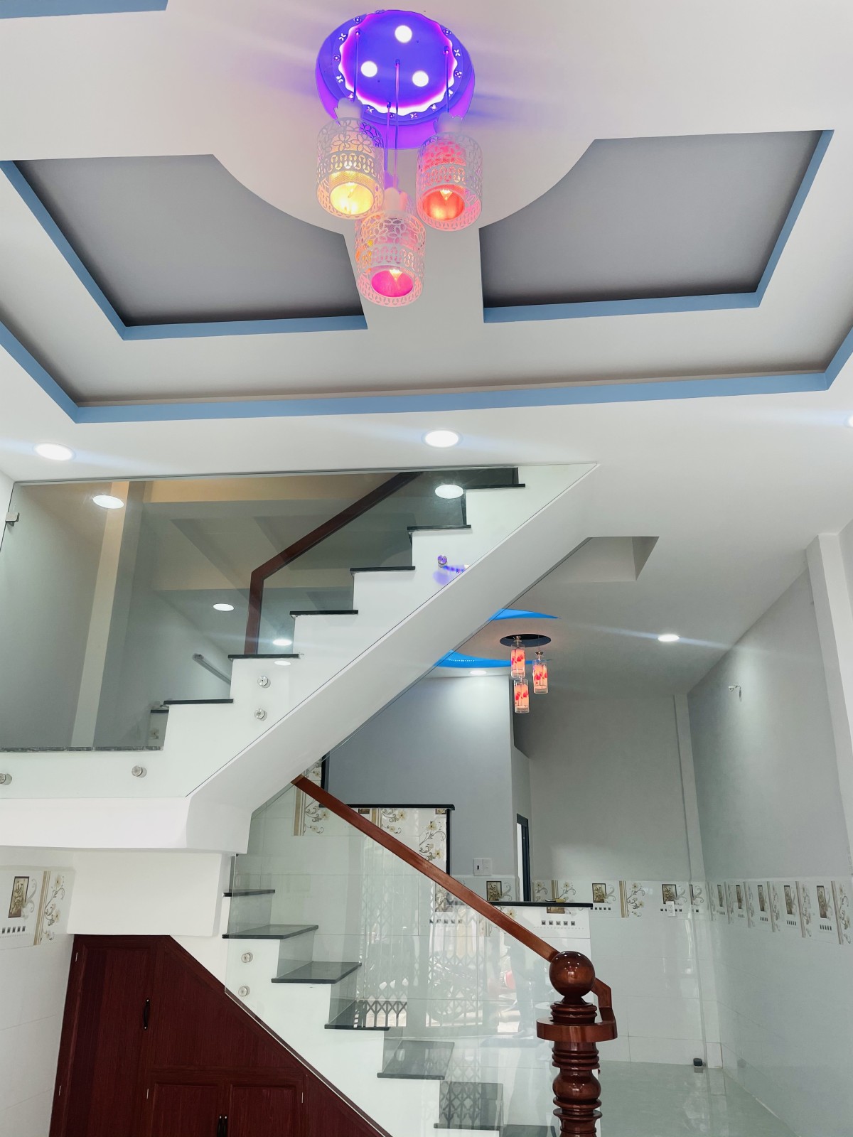 Nhà bán Chiến Lược Bình Tân - Chỉ nhỉnh 3 Tỷ có nhà đẹp thiết kế kiên cố HXH tới nhà