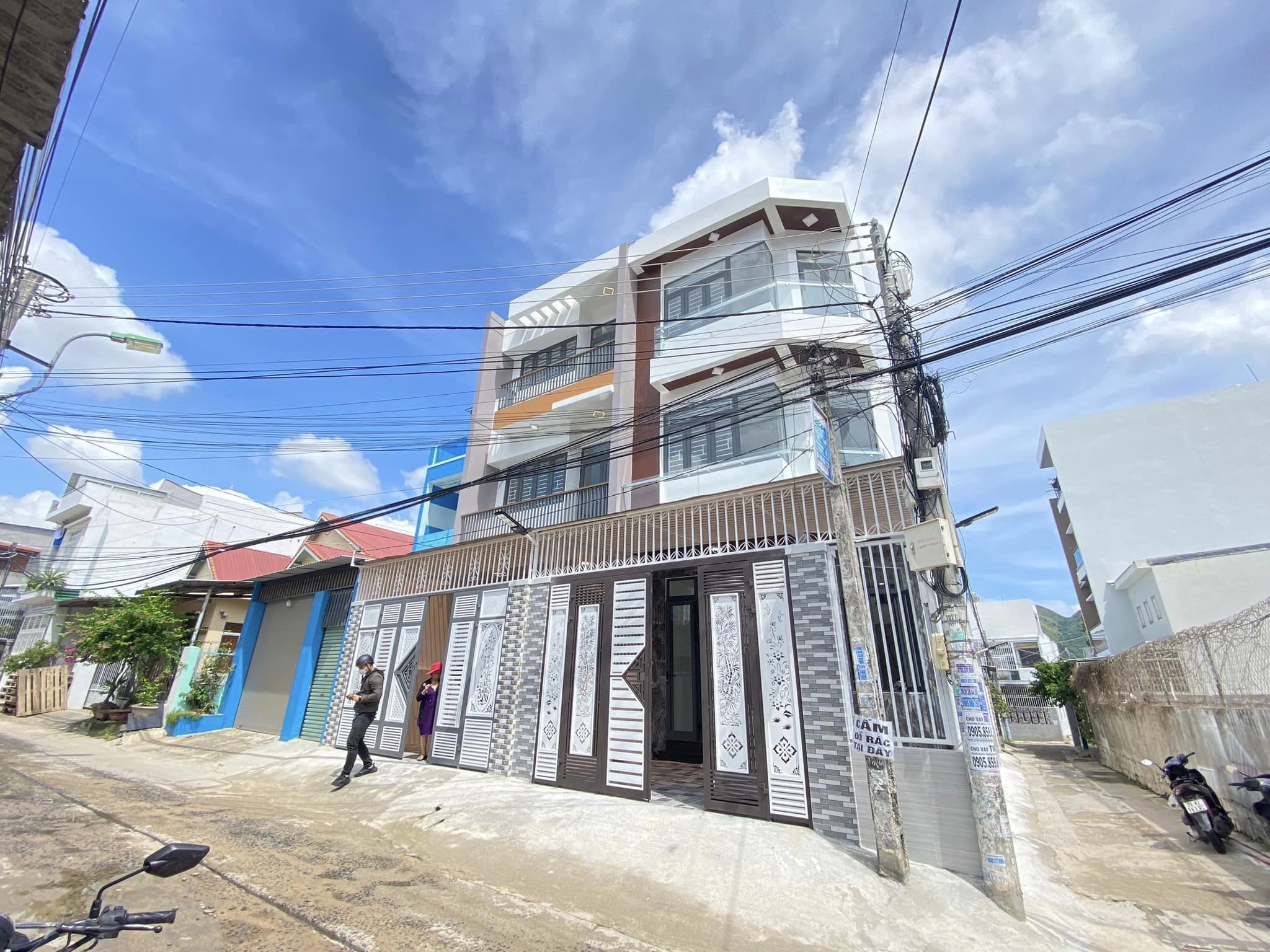 Bán Nhà Chính Chủ Mặt Tiền Đường Dương Văn Nga, Vĩnh Hải, Nha Trang 1 trệt 2 lầu chỉ 4 tỷ 600