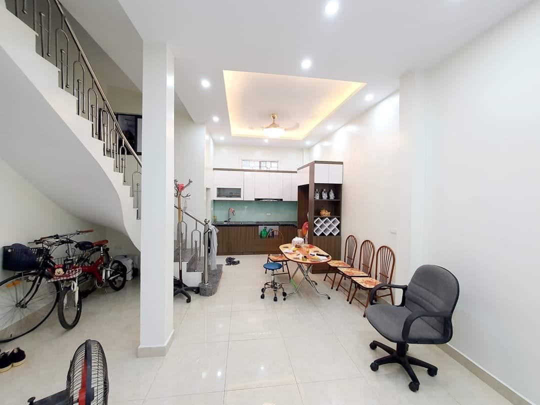 BÁN NHÀ KIM NGƯU- THOÁNG TRƯỚC SAU- 20M ÔTÔ TRÁNH-NGÕ THÔNG Ô BÀN CỜ